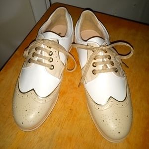 Women's Aerogreen Golf Shoes Size 10. Never worn. Waterproof. Spike less.